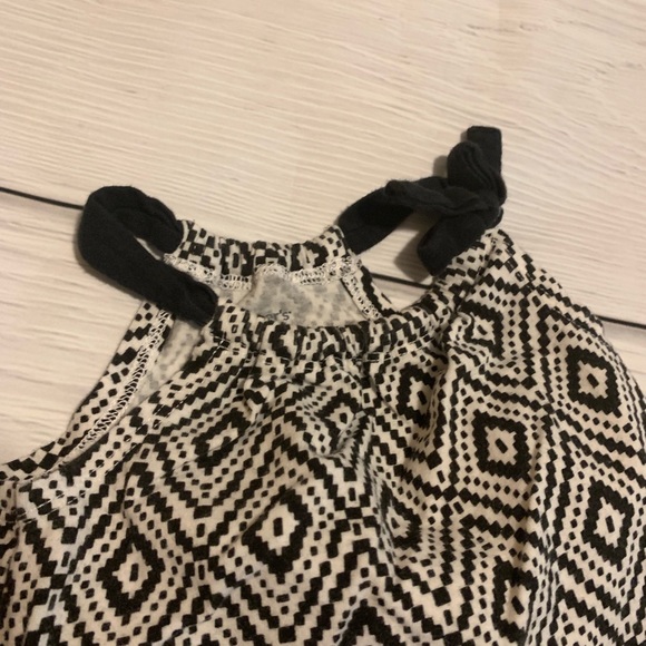 *Like New* Baby Girl Black Aztec Print Legging Set - Picture 3 of 4